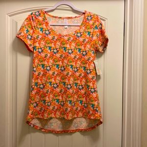i’m selling a lularoe classic-T ; brand new with tags.